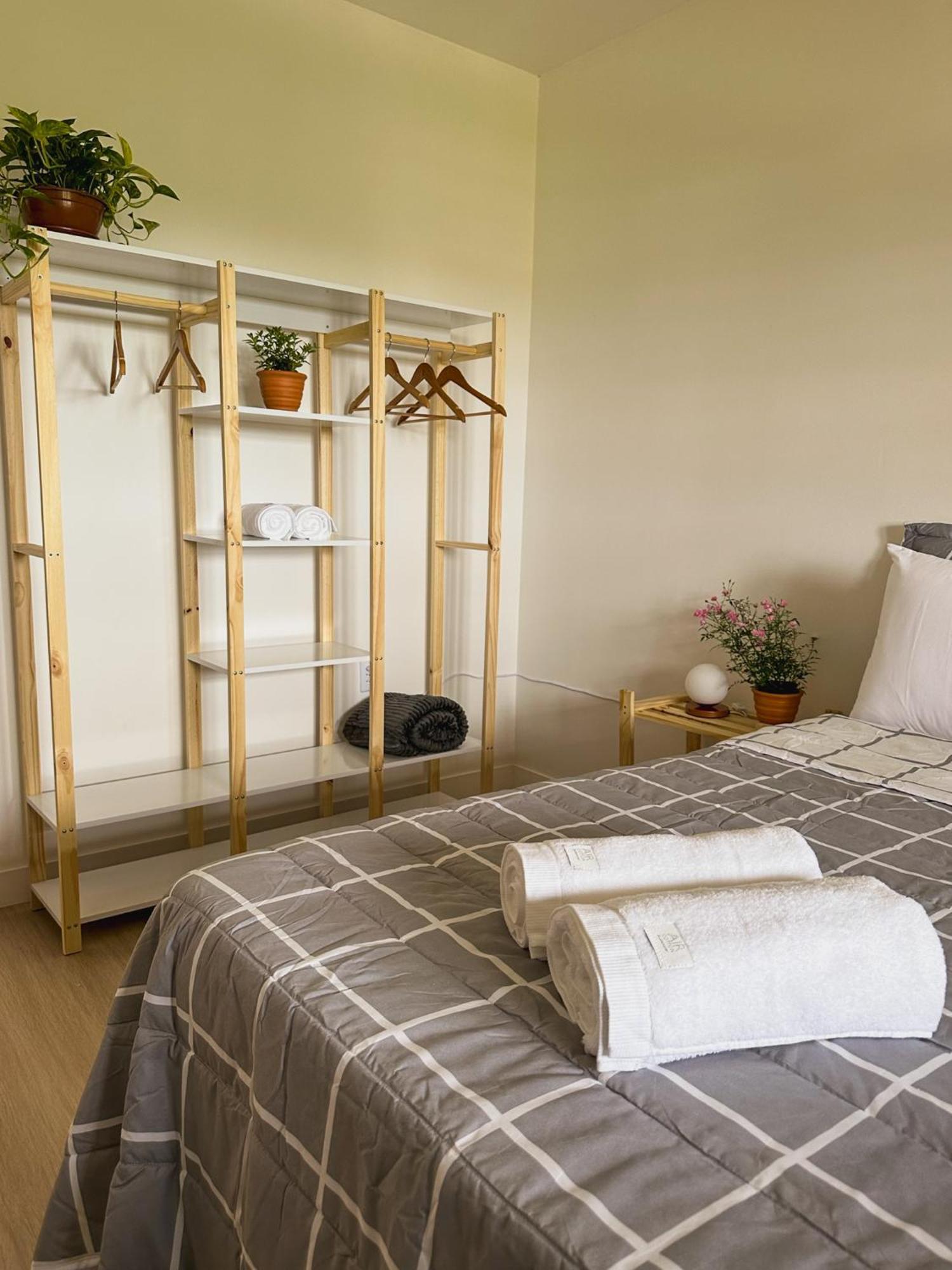 Apartamento Morada - Ar Cond - Varanda - 2 Quartos