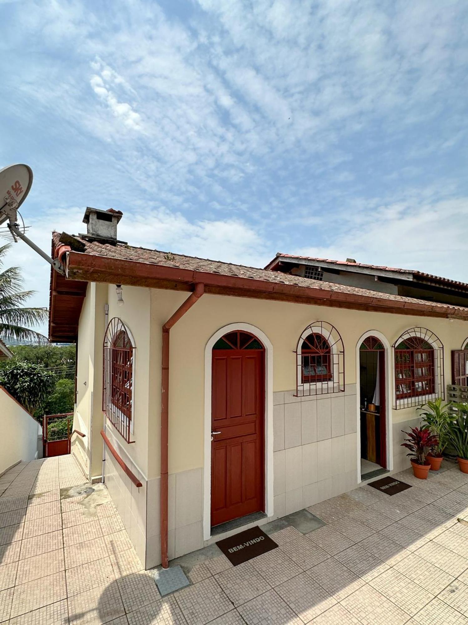 Apartamento Morada - Ar Cond - Varanda - 2 Quartos *